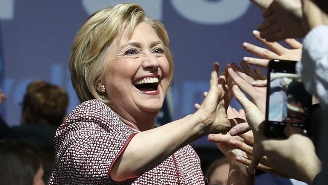 Bà Clinton kiếm hàng triệu USD chỉ trong năm 2015