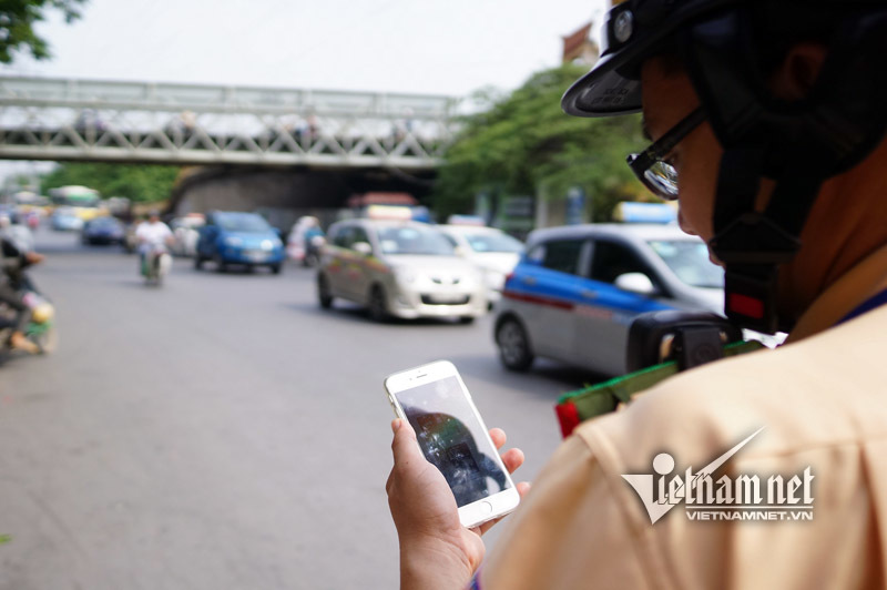 Tranh cãi phạt vượt đèn vàng, mới chỉ nhìn lên ngọn?