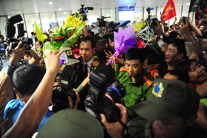 Hoàng Xuân Vinh về nước