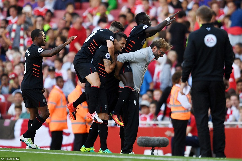 Liverpool hạ Arsenal sau màn rượt đuổi siêu kịch tính