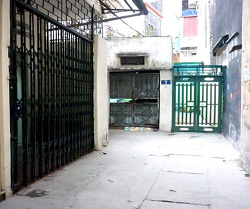 Khổ sở khi khi mua phải căn nhà có đường vào bị tranh chấp