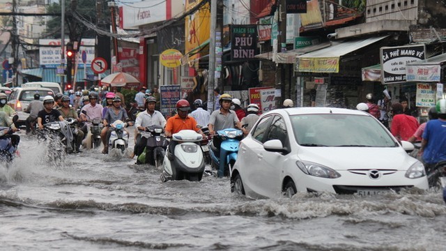 Mẹo thoát hiểm cho xe khi đi qua vùng ngập nước