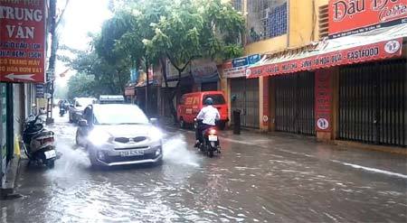 Mẹo thoát hiểm cho xe khi đi qua vùng ngập nước