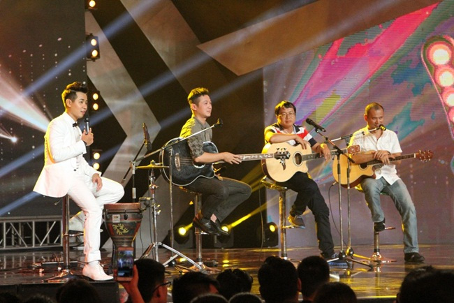 Bất ngờ với giọng hát của MC Long Vũ, Anh Tuấn