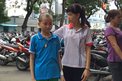 Cha bán đất, cầm cố nhà vẫn không đủ tiền chữa bệnh cho con