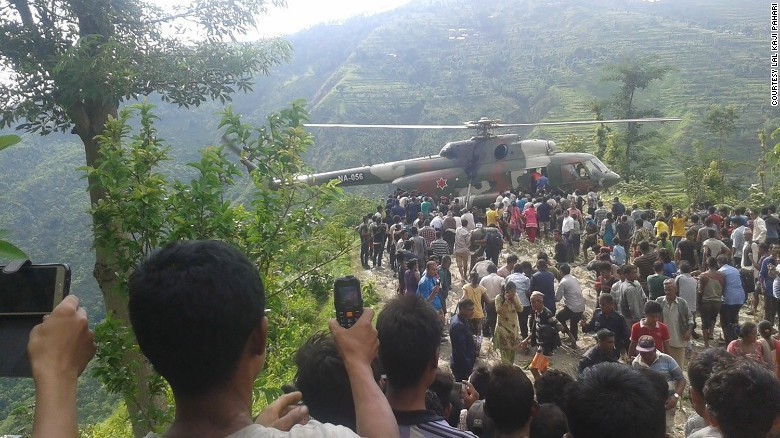 Xe buýt lao xuống sườn đồi ở Nepal, 33 người thiệt mạng