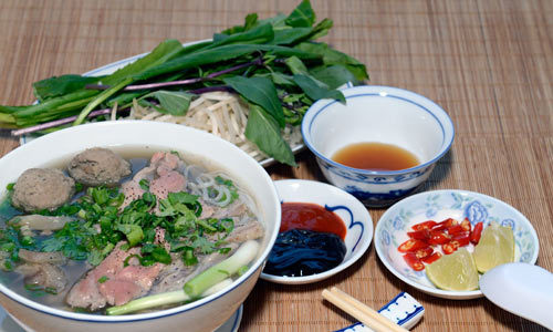 Cảnh báo những “chất độc” và tác nhân gây bệnh từ bát phở bò