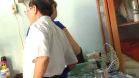 Xuất hiện thêm clip Phó giám đốc sở sàm sỡ nữ tạp vụ