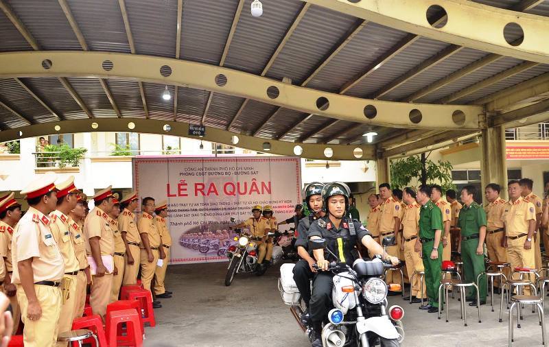 Cảnh sát hóa trang trước quán nhậu, xử lý “ma men” ở Sài Gòn