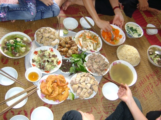 Con 30 tuổi, bố mẹ vẫn ám ảnh lo con… đói