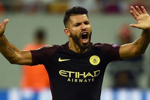 Aguero đá hỏng phạt đền 2 lần trong hơn 10 phút