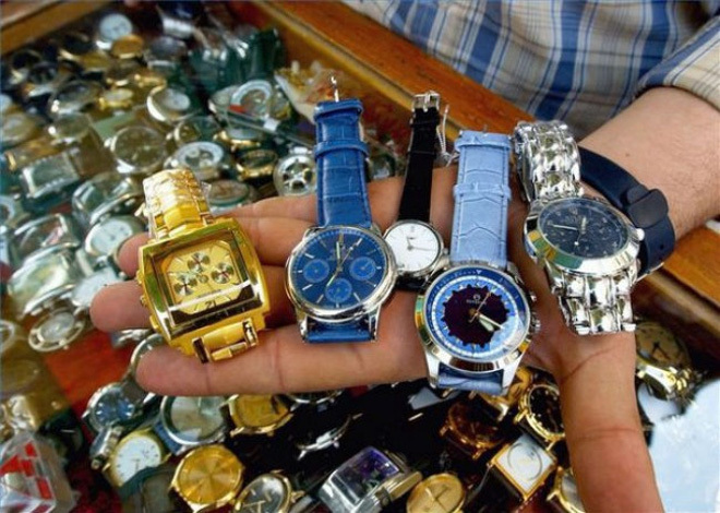 Buôn đồng hồ giả: '1 vốn... 40 lời'