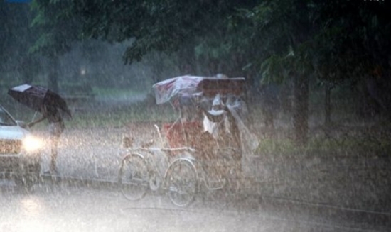 Chiều và đêm nay, mưa lớn dội xuống phía đông Bắc Bộ