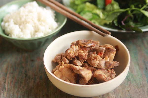 Thực đơn 25 nghìn/ bữa cơm của vợ chồng trẻ gây sốt