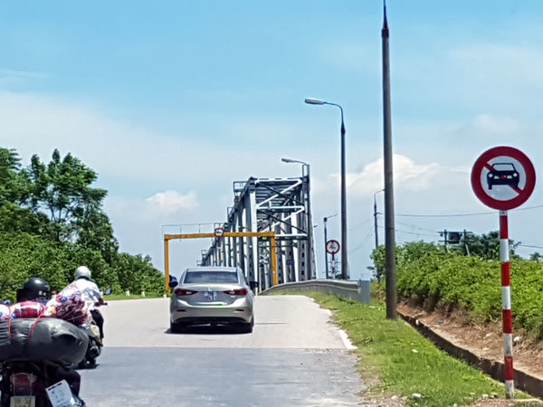 Từ 20/8 ô tô 7 chỗ được đi qua cầu Việt Trì