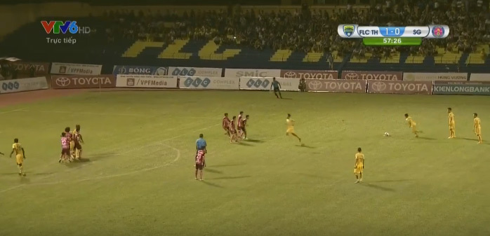 Cười bò với pha dàn xếp đá phạt của cầu thủ Thanh Hóa