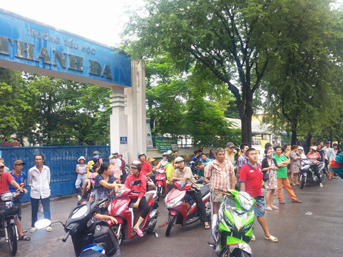 Người đàn ông ngáo đá chém công an rồi đốt nhà ở Sài Gòn