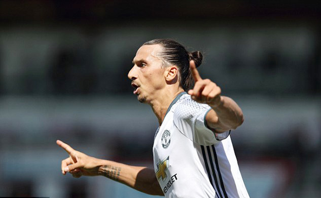Ibrahimovic khoác áo MU ít nhất 2 mùa giải