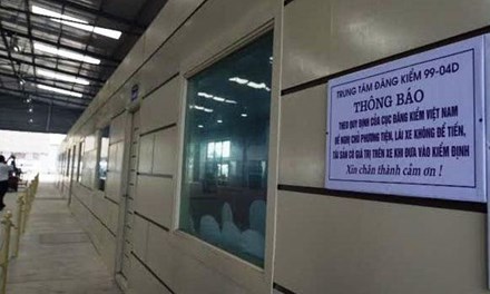 Trung tâm đăng kiểm yêu cầu khách không để sẵn tiền trên xe