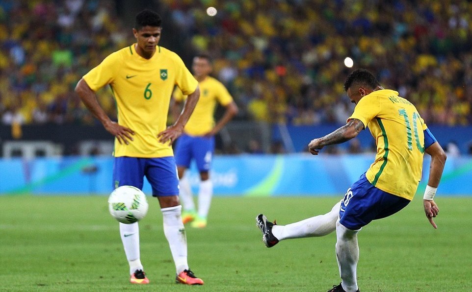 Siêu phẩm sút phạt của Neymar ở chung kết bóng đá nam Olympic