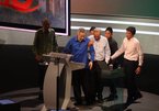 Thủ tướng Singapore quỵ xuống khi phát biểu trực tiếp