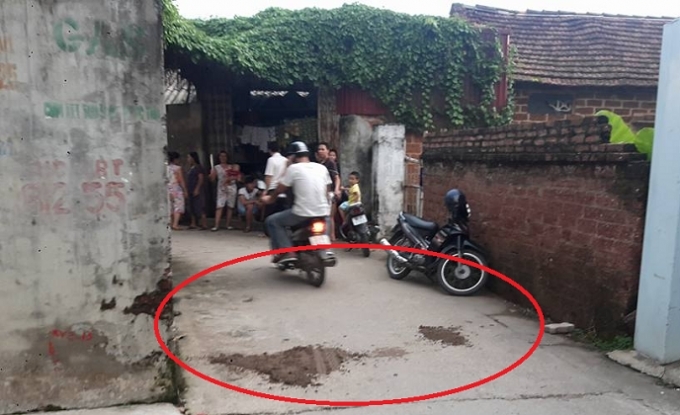 Hà Nội: Chồng cầm dao truy sát, đâm vợ tử vong