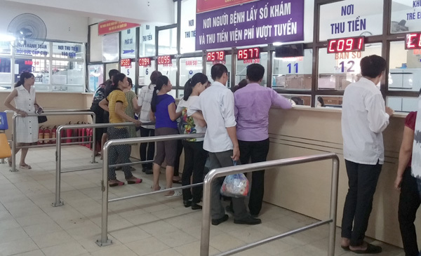 Lạ: Bệnh viện vừa lên hạng lại ồ ạt xin xuống