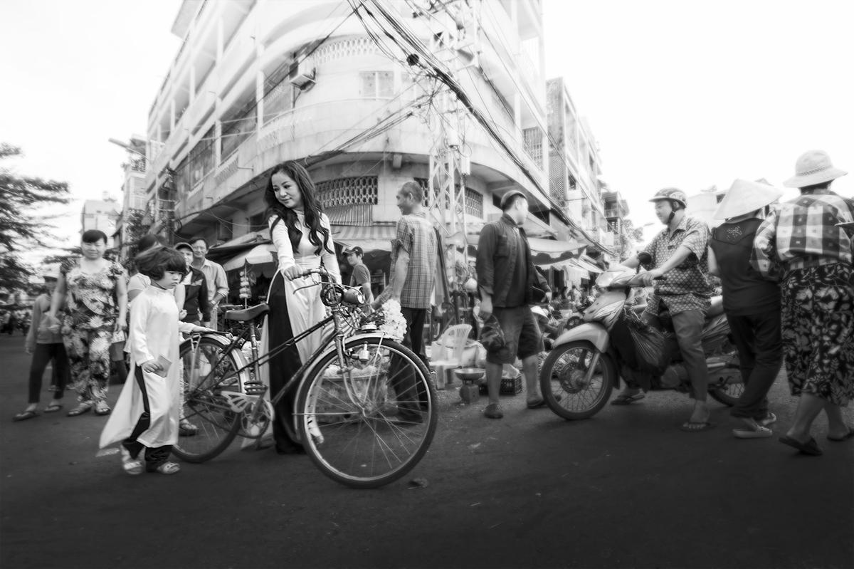 Mẹ con danh hài Thúy Nga gây ấn tượng với tà áo dài xưa