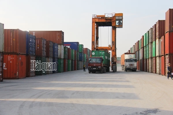 10 container rượu Vodka vô chủ ở Hải Phòng