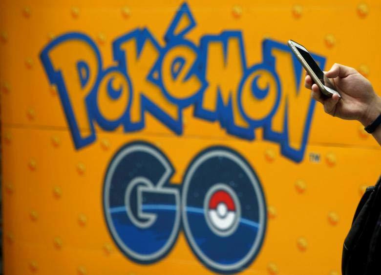 Lái xe đâm chết người vì mải bắt Pokemon