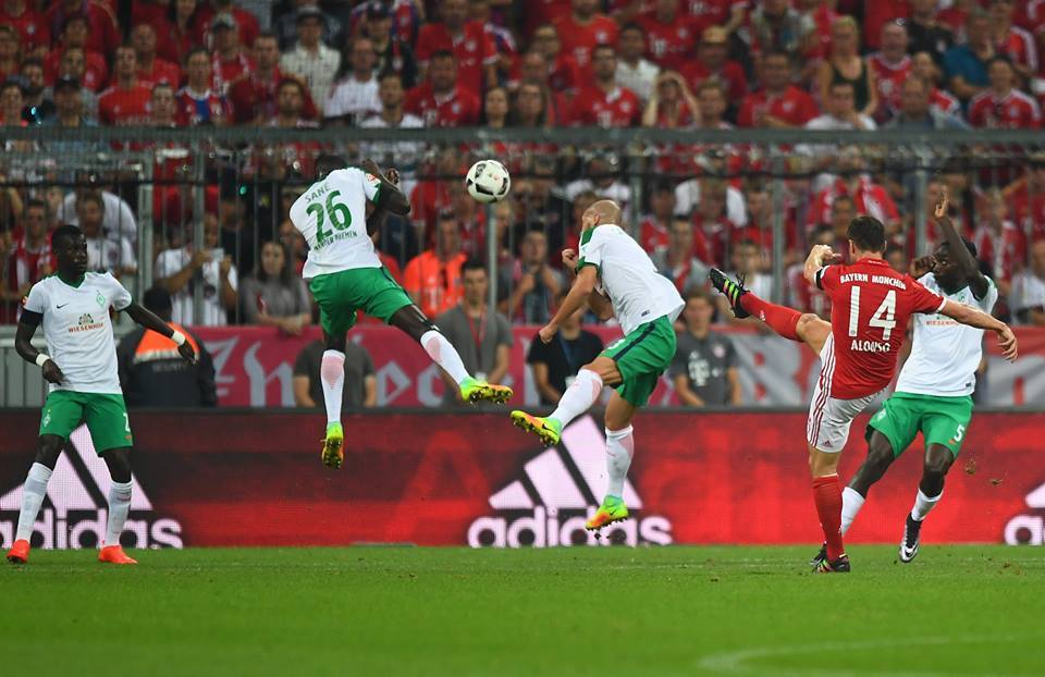 Alonso vẽ siêu phẩm, Bayern thắng kiểu tennis