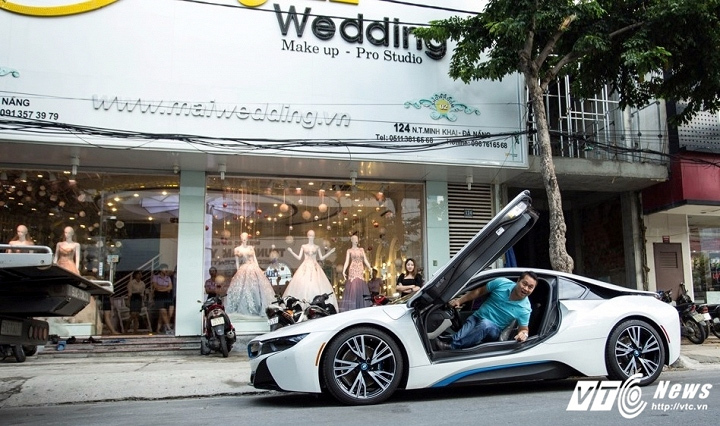 Đại gia Đà Nẵng mua siêu xe BMW i8 tặng vợ