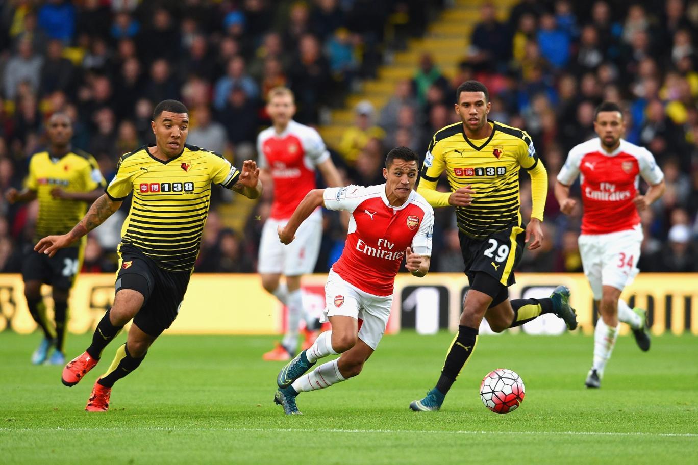 Ozil, Sanchez giúp Arsenal thắng giải hạn