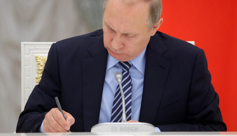 Putin bất ngờ sa thải 8 tướng lĩnh