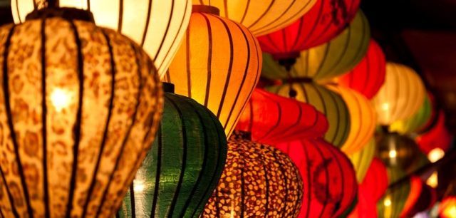 Chiêm ngưỡng cặp đèn lồng lớn nhất Việt Nam