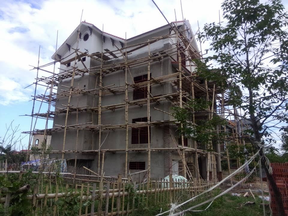 Sự tăm tối và “cả họ mày thơm”
