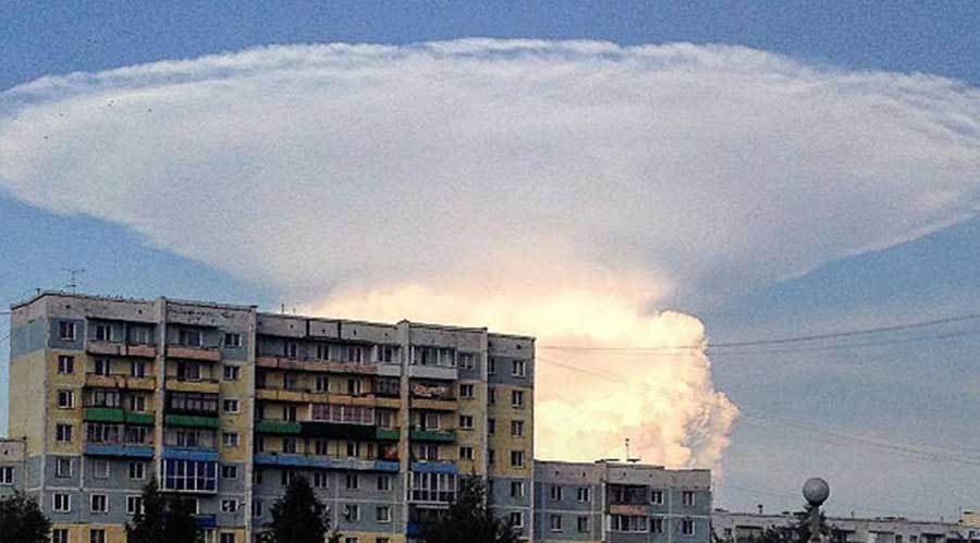 Dân hốt hoảng vì mây hình nấm như nổ hạt nhân