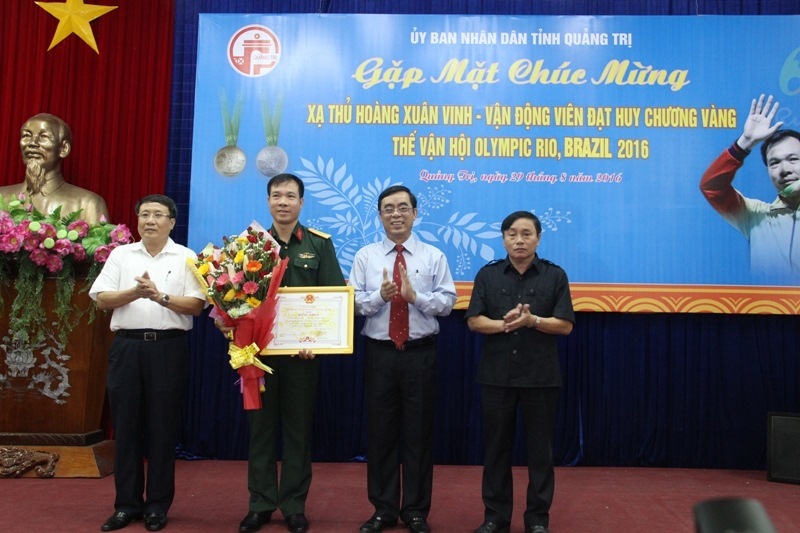 Hoàng Xuân Vinh cùng vợ vinh quy bái tổ tại Quảng Trị