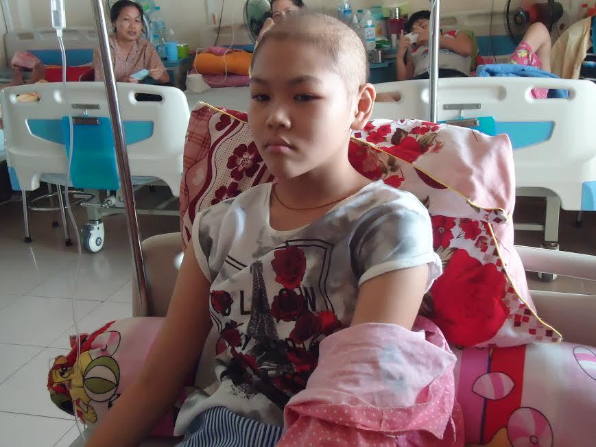 Bé gái mắc bệnh hiểm nghèo, khát khao được trở lại lớp học