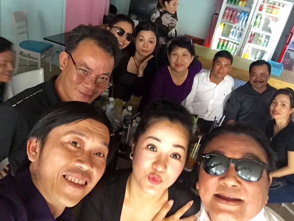 Hoài Linh, Thúy Nga bị ‘ném đá’ vì làm điều này trong lễ tang