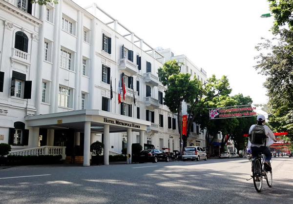 Ông chủ khách sạn 5 sao: Bầm dập sau sự hào nhoáng