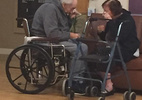 Xúc động chuyện cặp vợ chồng già khóc vì không được ở chung viện dưỡng lão