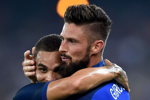 Martial, Giroud giúp tuyển Pháp đè bẹp Italia