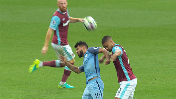 Man City gặp họa: Aguero bị treo giò derby Manchester