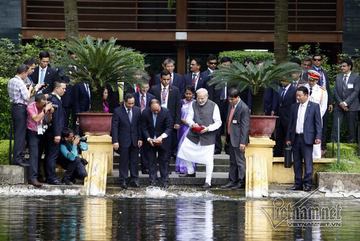 Thủ tướng Ấn Độ: Thăm nhà sàn Bác Hồ như được đến thánh địa