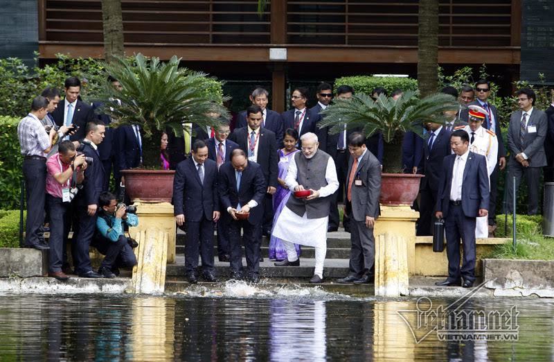 Thủ tướng Ấn Độ: Thăm nhà sàn Bác Hồ như được đến thánh địa