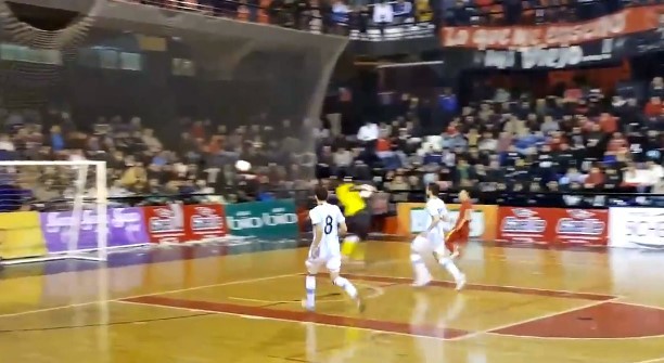 Tuyệt phẩm lốp bóng của tuyển thủ futsal Việt Nam xé lưới Argentina