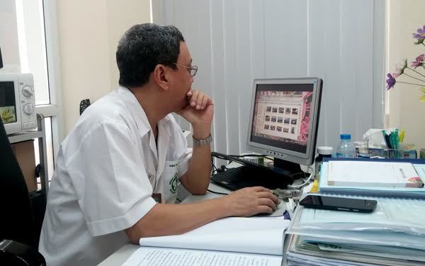 Bác sĩ sống tốt sau 5 năm ung thư phổi di căn khắp người