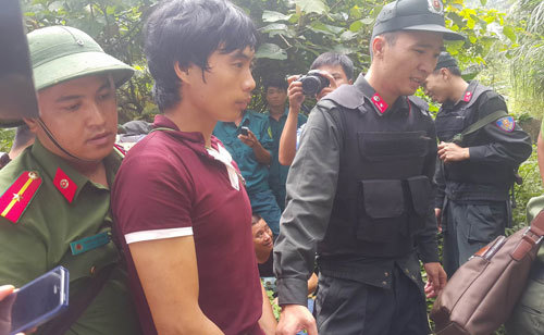 Thảm án ở Lào Cai: Thu súng tại nơi ẩn náu của nghi can