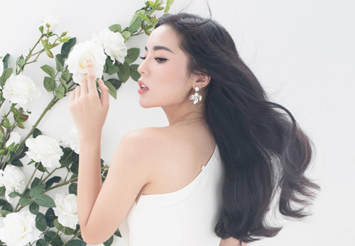 Hoa hậu Kỳ Duyên tung ảnh mới sau thời gian ở ẩn